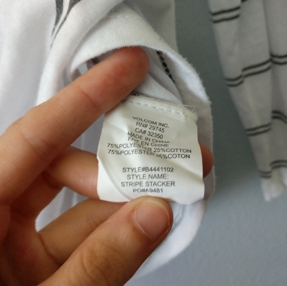 Volcom XS Gray & White Shirt - Picture 5 of 5